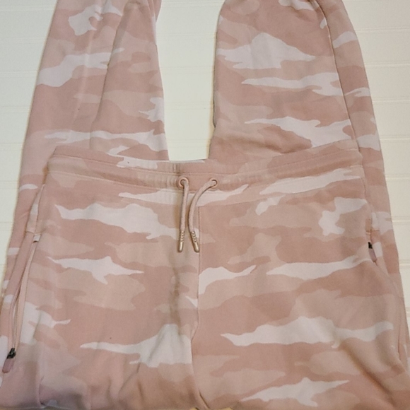 Athleta Other - Super cute girls Athleta pink camo joggers